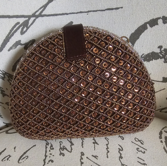 EXPRESSIONS NYC Hard Case snap closure evening clutch with Chain strap GUC - Picture 2 of 15